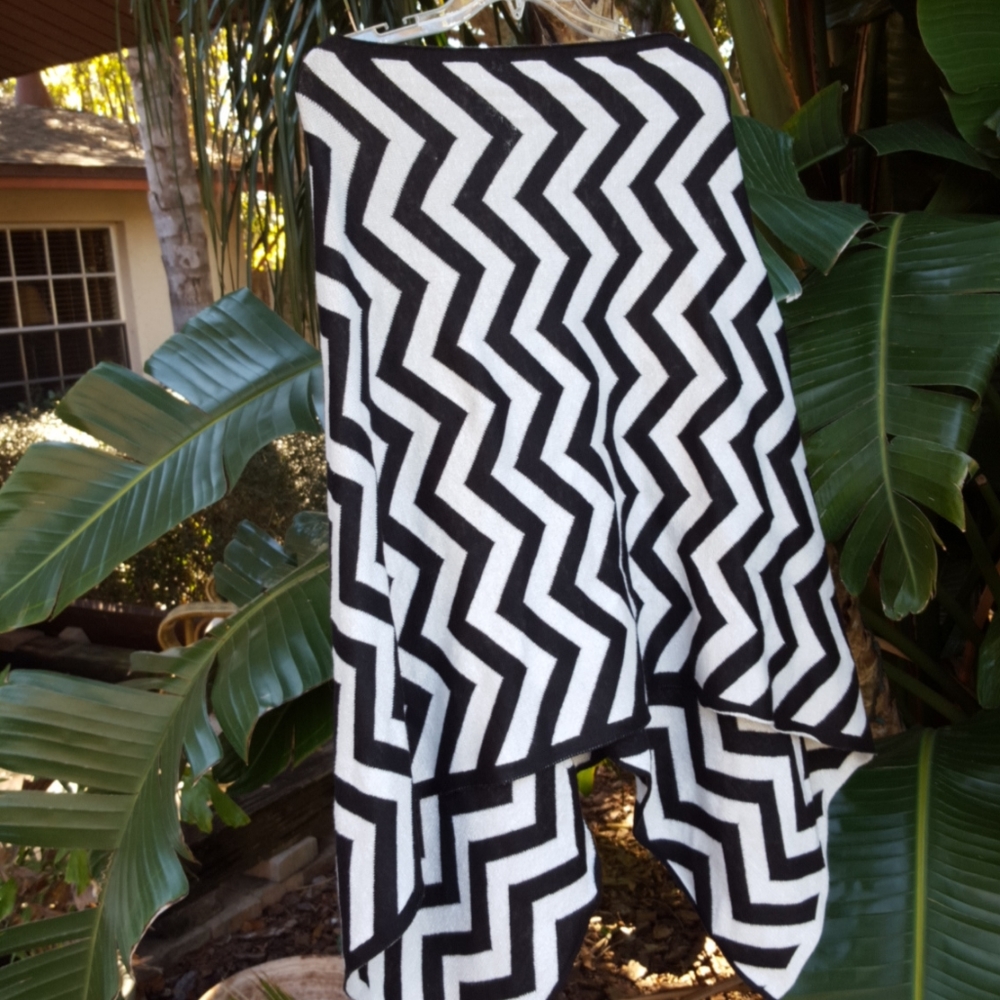 Geometric Silver Striped Cape - image 6